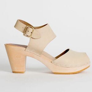 Bryr Miranda Peep Toe Clogs Like New 36 6 neutral leather wood heel sandal